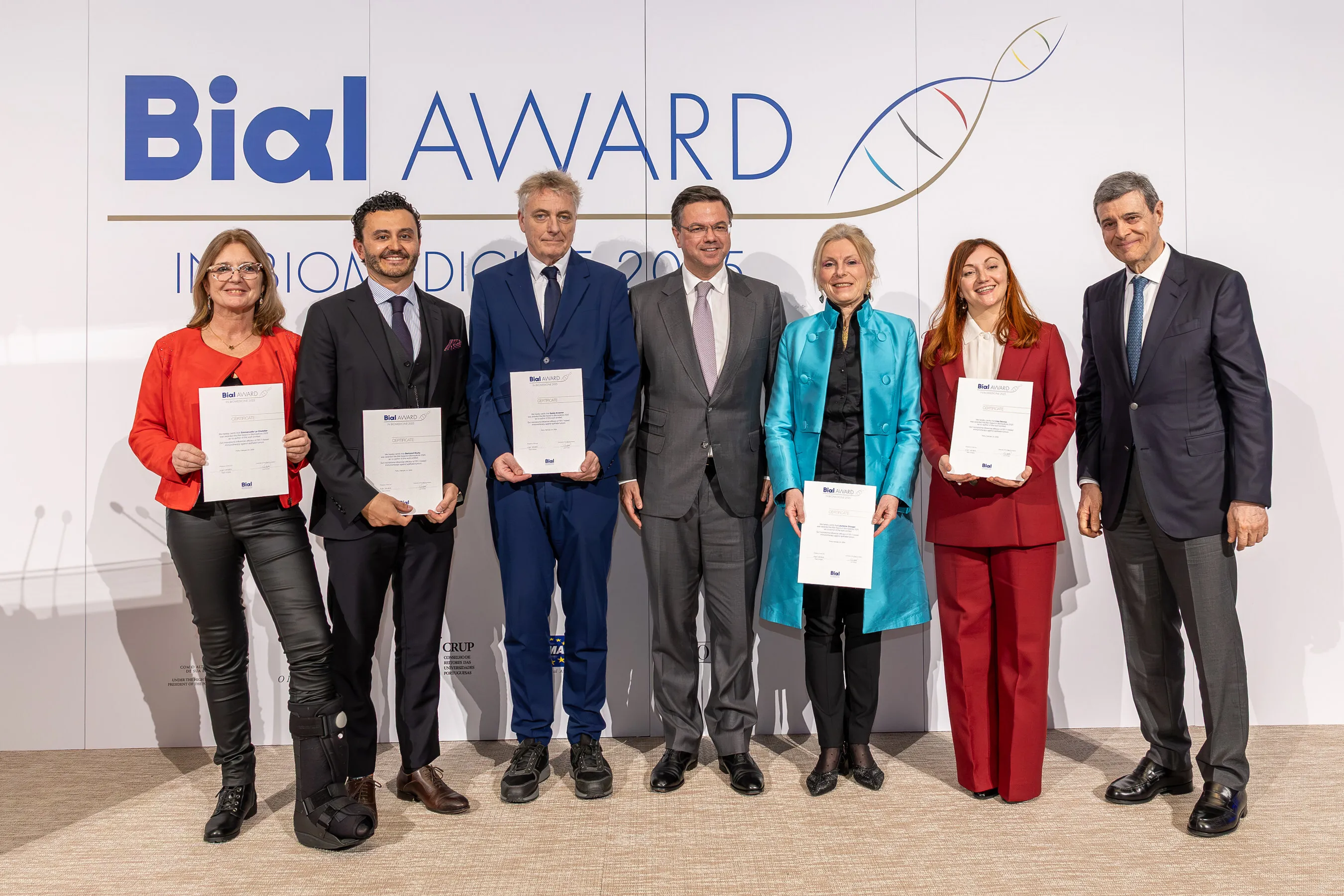Discovery linking gut bacteria to cancer treatment wins the Bial Award in Biomedicine and earns €350,000 prize